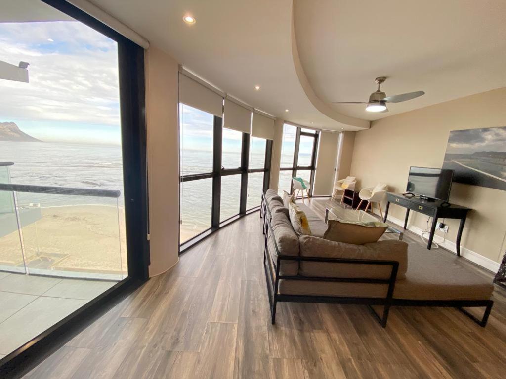 Loddey's Self Catering - By Collection * Strand